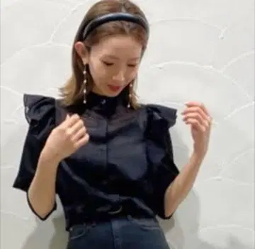 SNIDEL 블랙 프릴 반팔 셔츠