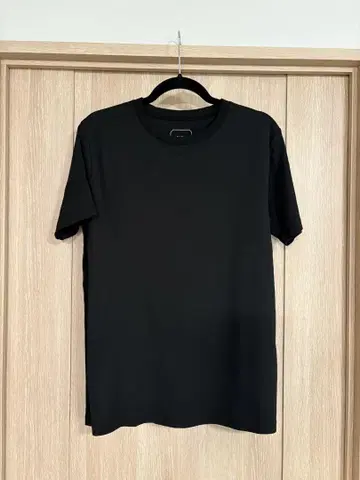 UNITED TOKYO 블랙 T셔츠 사이즈 2