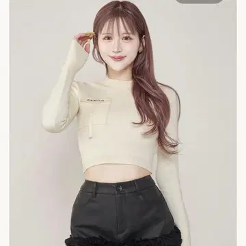 플랩 포켓 니트탑 다리치