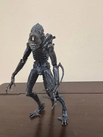NECA 에이리언 워리어