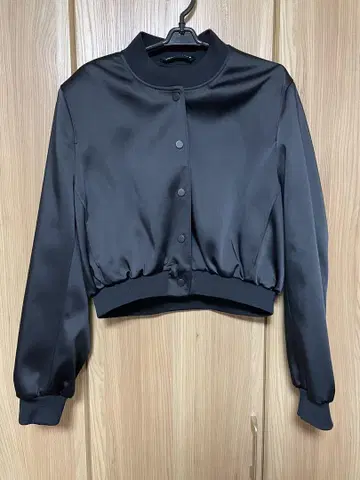 새상품급 ZARA 크롭 봄버 자켓 블랙 소프트 가죽
