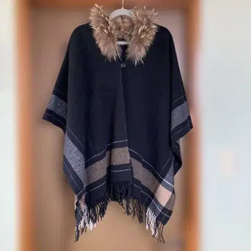 UNTITLED 언타이틀 퍼 달린 스톨