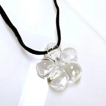 Baccarat 플라워 목걸이 크리스탈