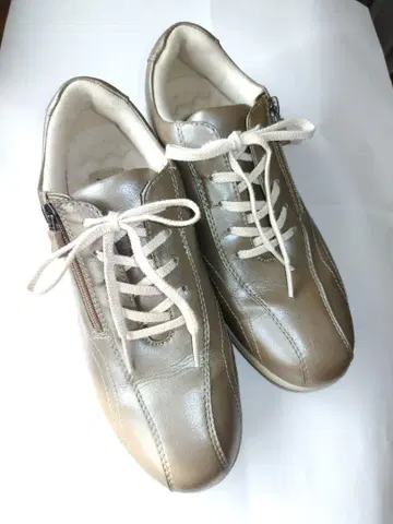 YONEX 그레이 가죽 스니커즈 지퍼 포함