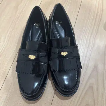 ZARA 블랙 로퍼 37