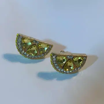 비즈 귀걸이 유나이티드 애로우즈