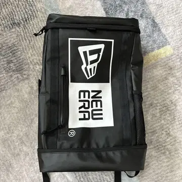 NEW ERA 블랙 백팩