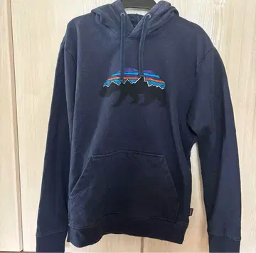 Patagonia 네이비 후드티 곰 자수