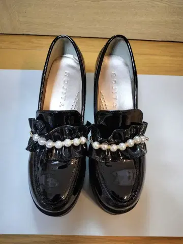 ROJITA 로지타 펄 체인 프릴 로퍼 통굽 M 사이즈 신발
