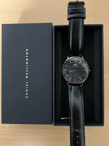 Daniel Wellington DW 블랙 가죽 손목시계