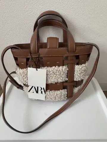 미사용 새상품 zara 컷워크 미니 토트백 보아