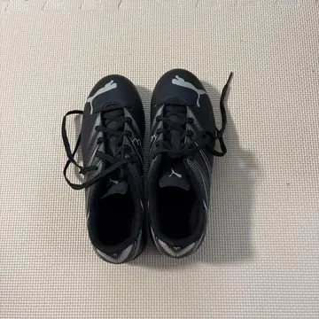 Puma 블랙 축구화 23cm