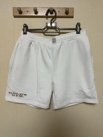 GOLD'S GYM 화이트 숏팬츠 M 사이즈