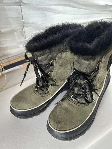 SOREL 올리브 그린 부츠 24cm