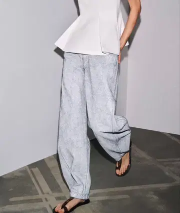 레어 완판템 ZARA 미드라이즈 테이퍼드 레그 풀렝스 데님