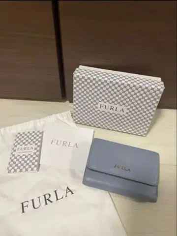 FURLA 접이식 지갑 라이트 블루