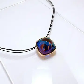 Baccarat 목걸이 색석 퍼플