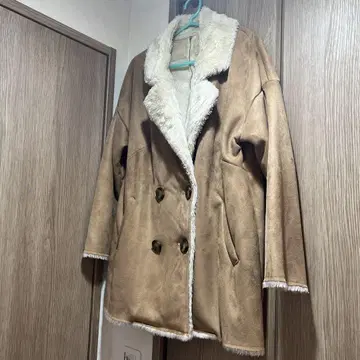 titty&Co. 브라운 무스탕 코트