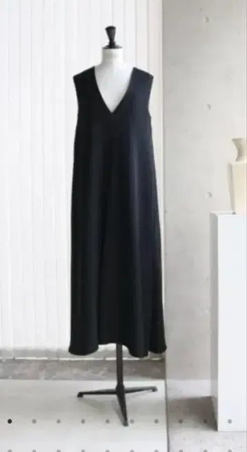 메종 드 아르 플레어 오버롤 스커트 블랙
