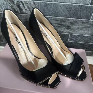 새상품 미사용 DIANA 블랙 오픈토 펌프스 23cm