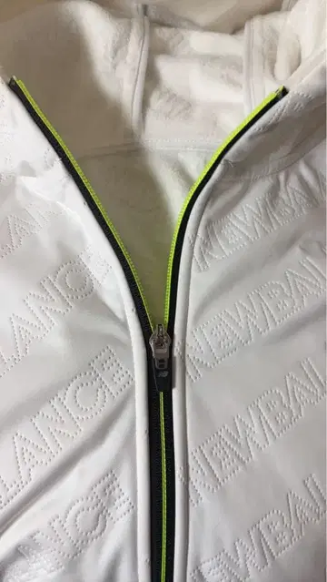 New Balance 여성용 자켓 화이트/블랙
