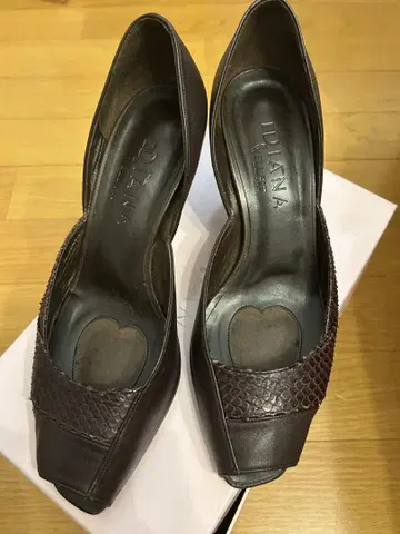 DIANA 브라운 하이힐 펌프스 사이즈 24.5