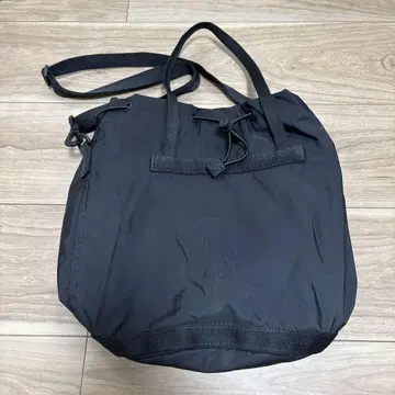 블랙 숄더백 나일론 유니클로유