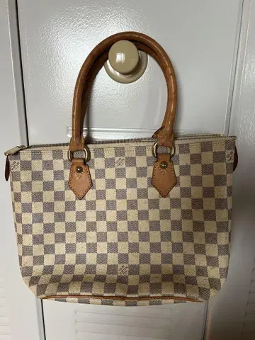 LV 패턴 백