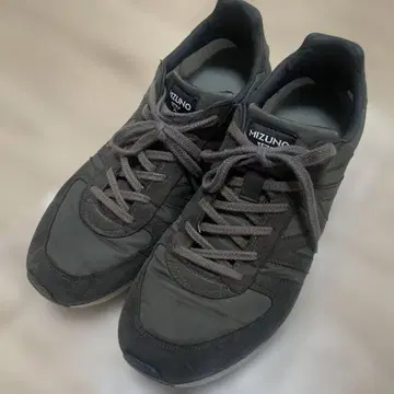 MARGARET HOWELL x MIZUNO 콜라보 스니커즈