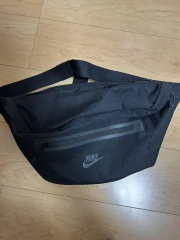 나이키 블랙 숄더백 테크 플리스