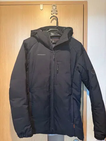 MAMMUT 블랙 다운 자켓 후드 부착