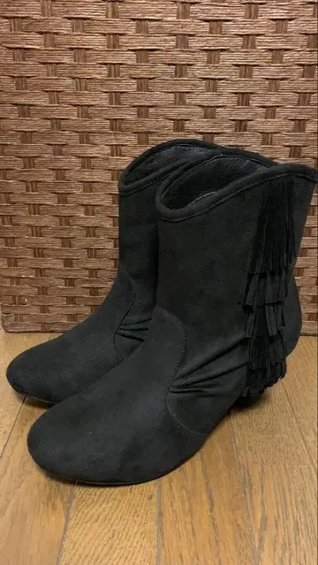 프린지 장식 블랙 부티