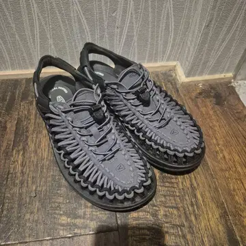KEEN 뜨개질 샌들 그레이