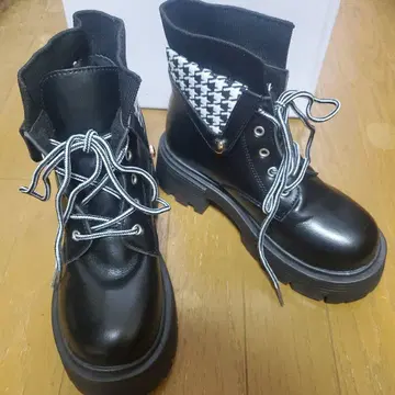 하운드투스 레이스업 통굽 숏부츠 블랙 23cm