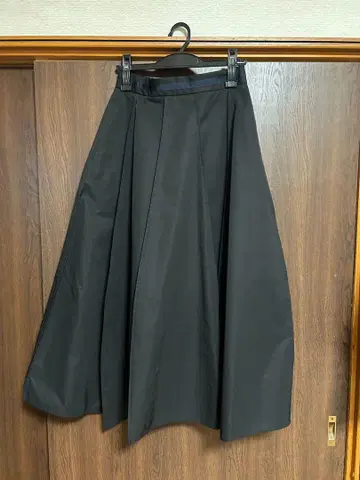 블랙 플레어 스커트