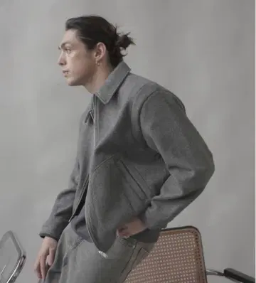 H&M 루즈핏 펠트 자켓 모건 클로드 착용 모델