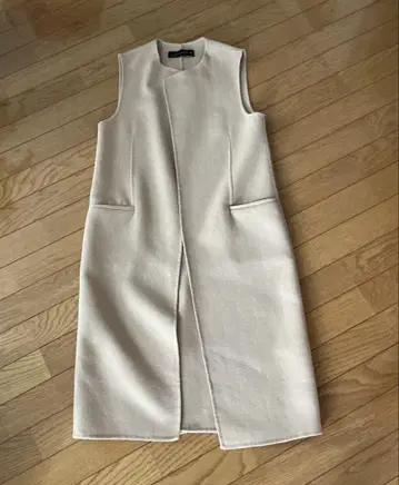 타키마키 착용 ZARA 베이지 베스트