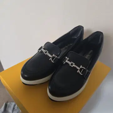 [ 미사용 새상품 ] 힐즈아베뉴 플랫슈즈 21.5cm