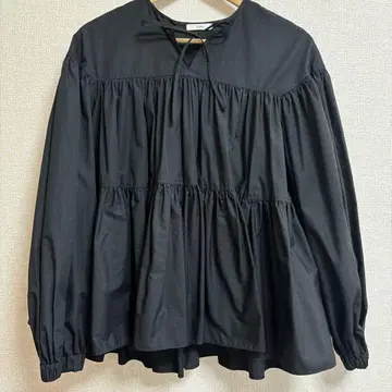 yori 티어드 블라우스 블랙