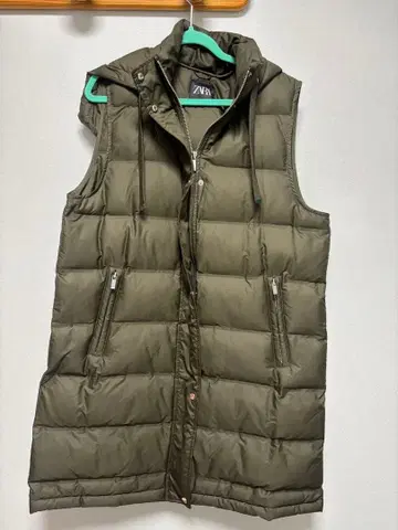 ZARA 카키 다운 베스트 M 사이즈