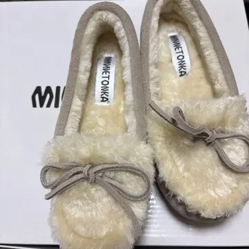 새상품 MINNETONKA 크림색 모카신