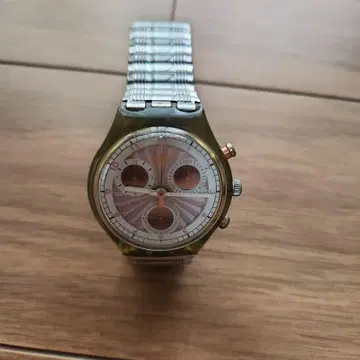 swatch 올리브 그린 크로노그래프 손목시계