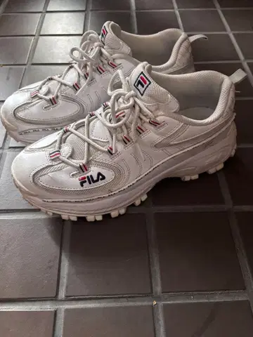 FILA 통굽 화이트 스니커즈