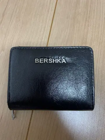 BERSHKA 블랙 3단 폴더형 지갑