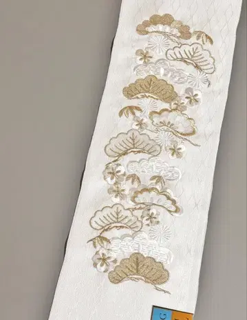 [ 새상품 ] 자수 장식용 깃 반 후리소데 화이트 베이스 금 소나무