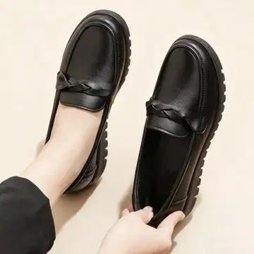 택 포함 새상품 천연 가죽 로퍼 블랙