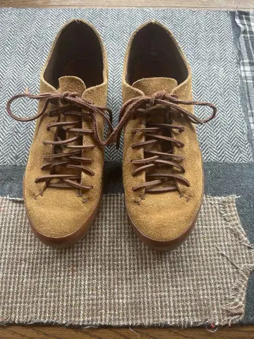 FEIT HAND SEWN LOW SUEDE