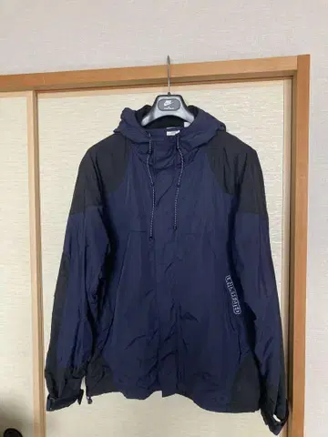 UNDEFEATED 나일론 자켓 네이비