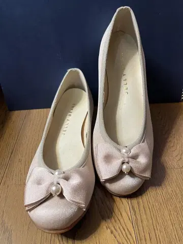 리본 포함 펄 장식 플랫슈즈