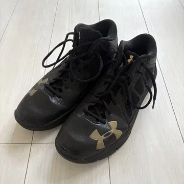 언더아머 농구화